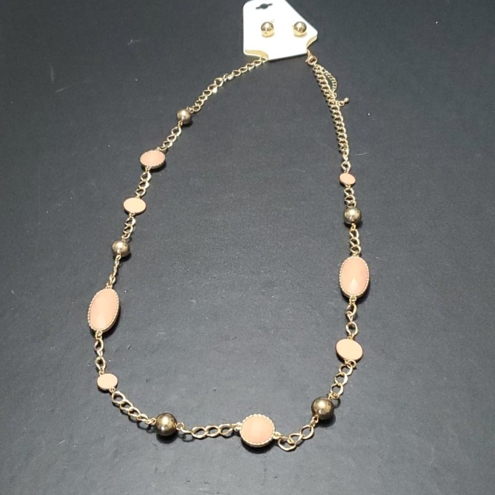 Jaclyn Smith Necklace And Earring Set 34-37 15$